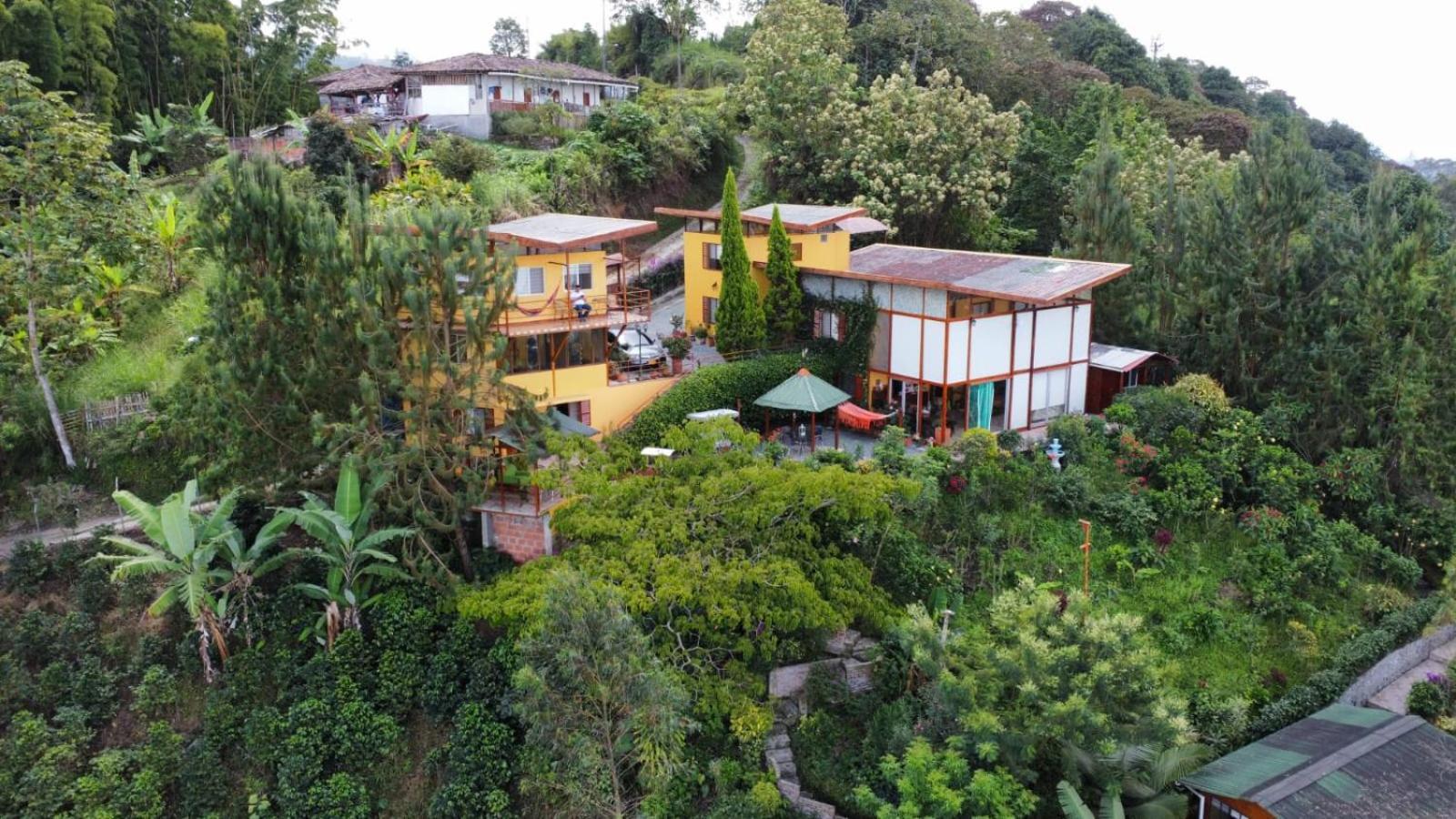 米拉多尔芬卡莫罗加克住宿加早餐旅馆 马尼萨莱斯 外观 照片